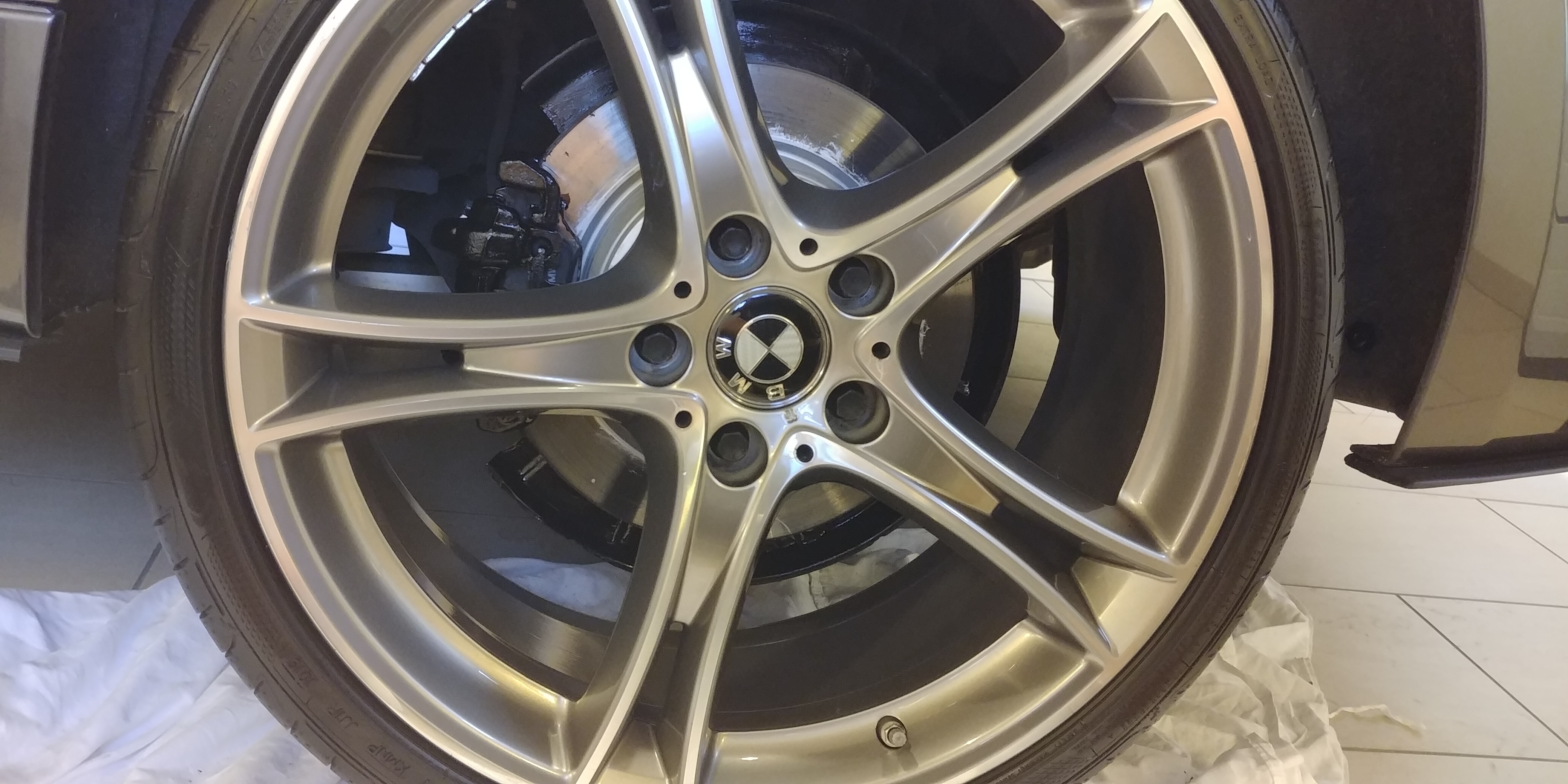 Grå BMW 320 fra 2014