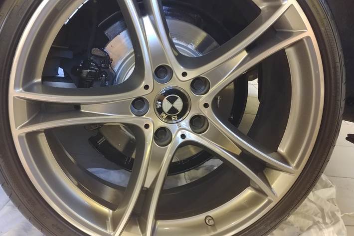 Grå BMW 320 fra 2014