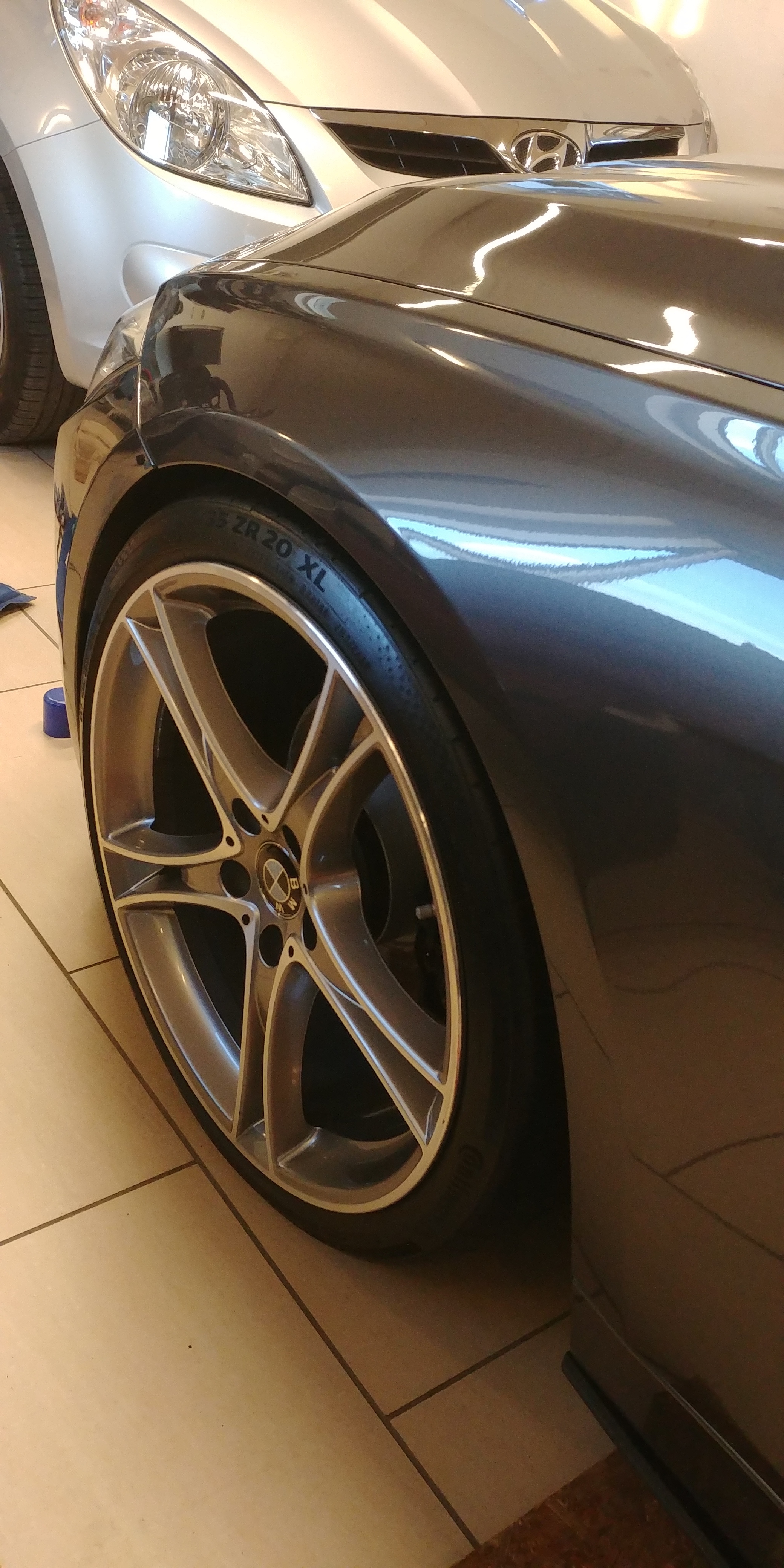 Grå BMW 320 fra 2014