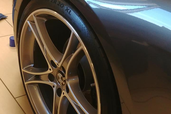 Grå BMW 320 fra 2014