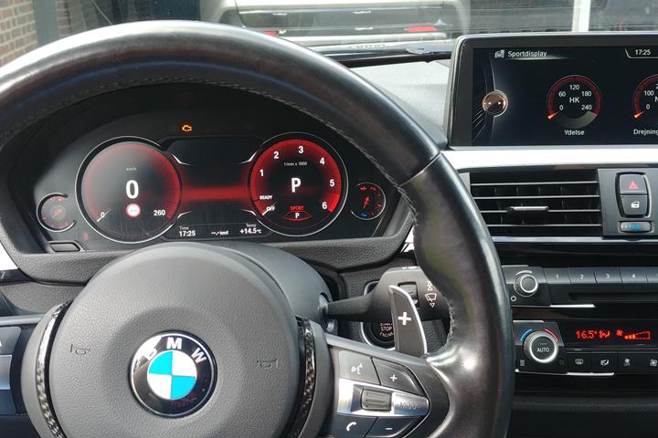 Grå BMW 320 fra 2014