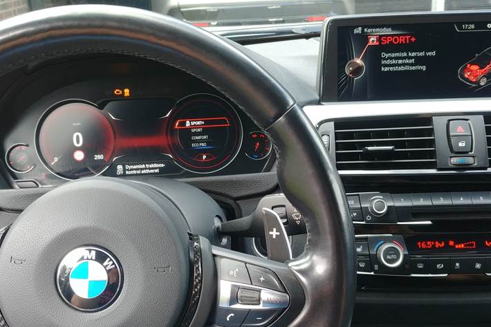 Grå BMW 320 fra 2014