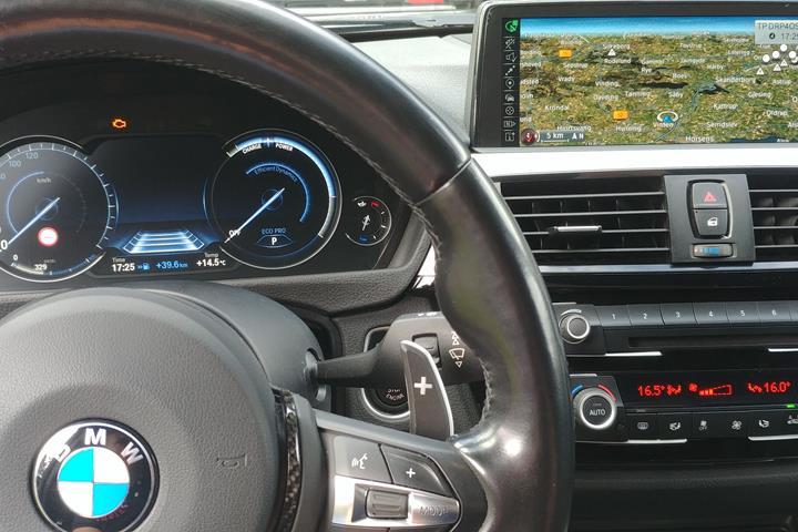 Grå BMW 320 fra 2014