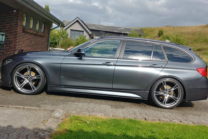 Grå BMW 320 fra 2014
