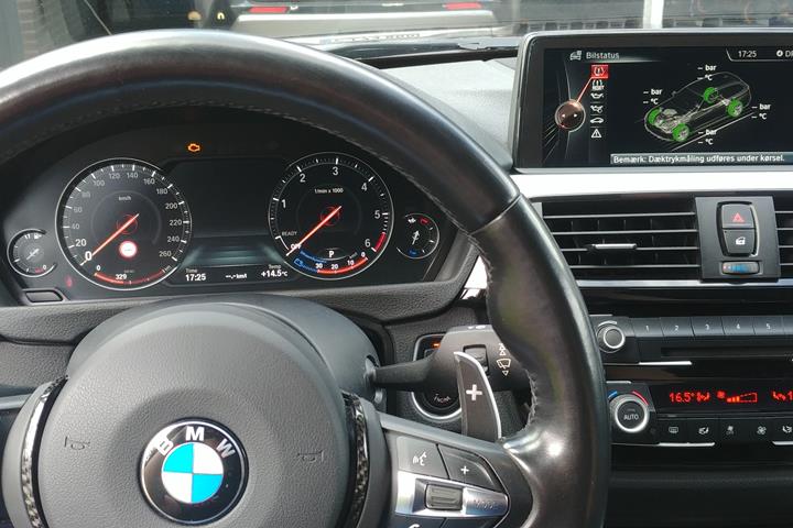 Grå BMW 320 fra 2014