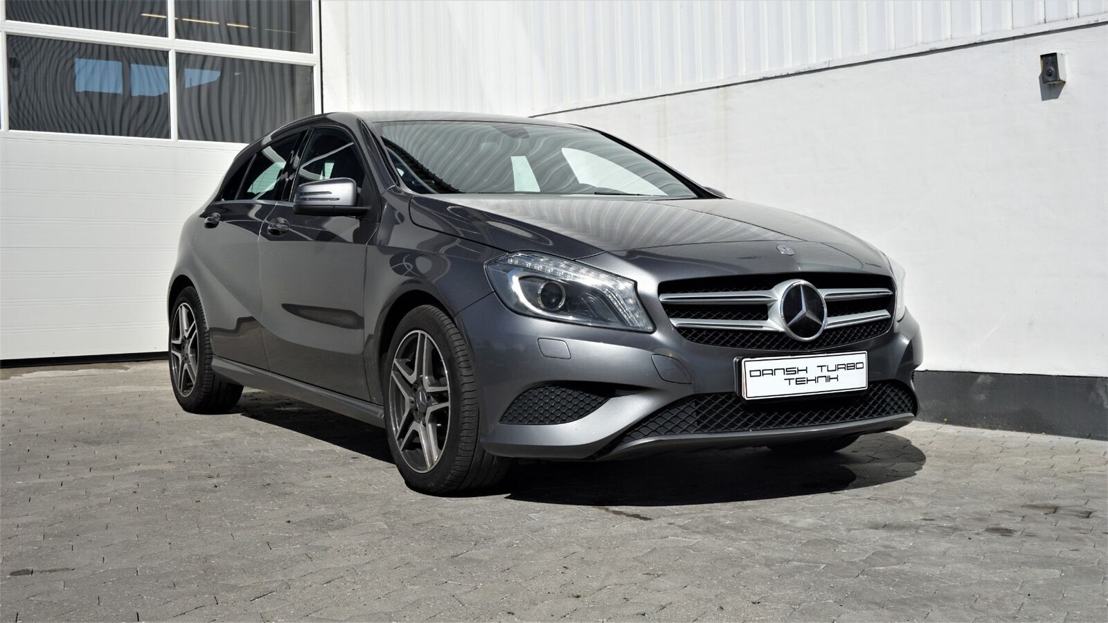 Grå Mercedes A180 fra 2013