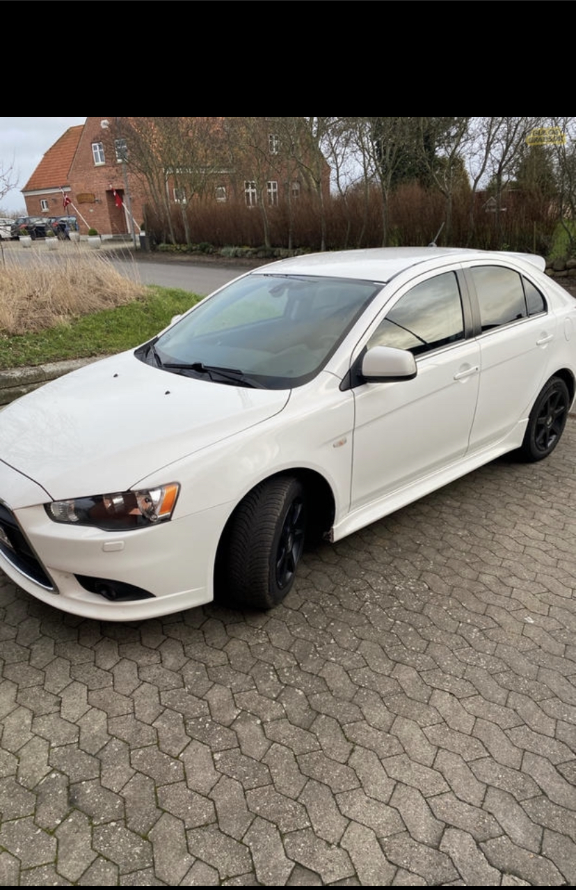 Hvid Mitsubishi Lancer fra 2011