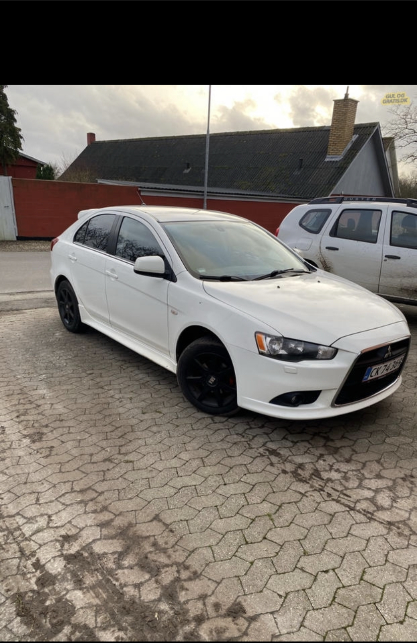Hvid Mitsubishi Lancer fra 2011