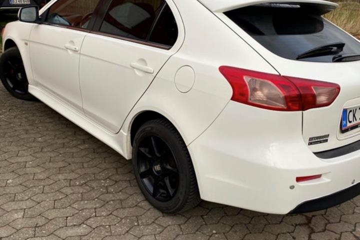 Hvid Mitsubishi Lancer fra 2011