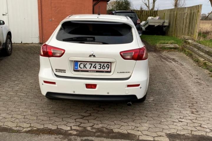 Hvid Mitsubishi Lancer fra 2011