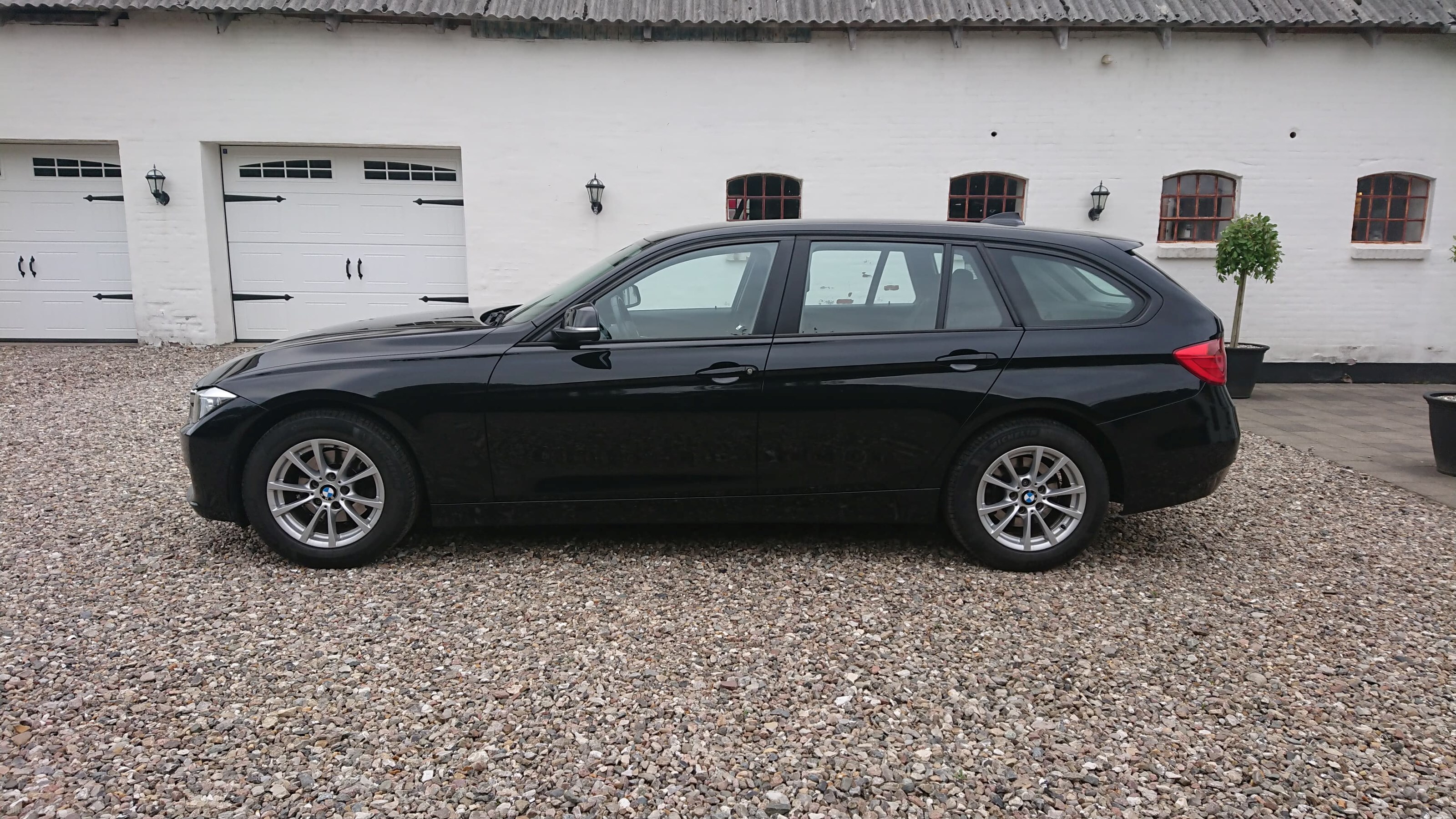 Sort BMW 316d fra 2013