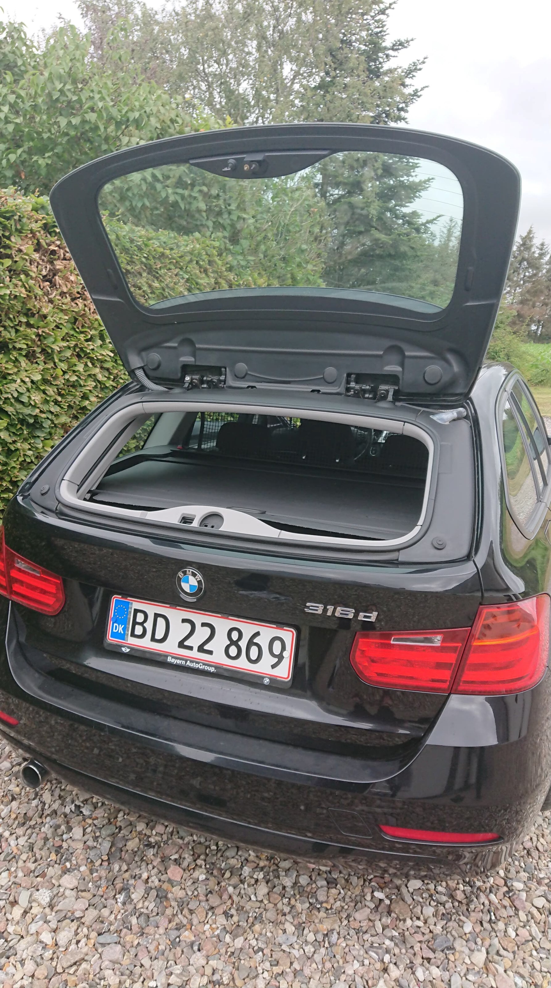 Sort BMW 316d fra 2013