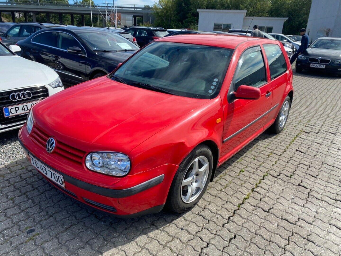Grå VW Golf IV fra 1998