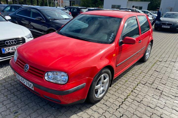 Grå VW Golf IV fra 1998