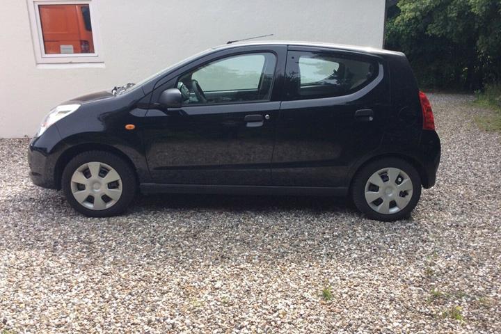 Sort Suzuki Alto fra 2011