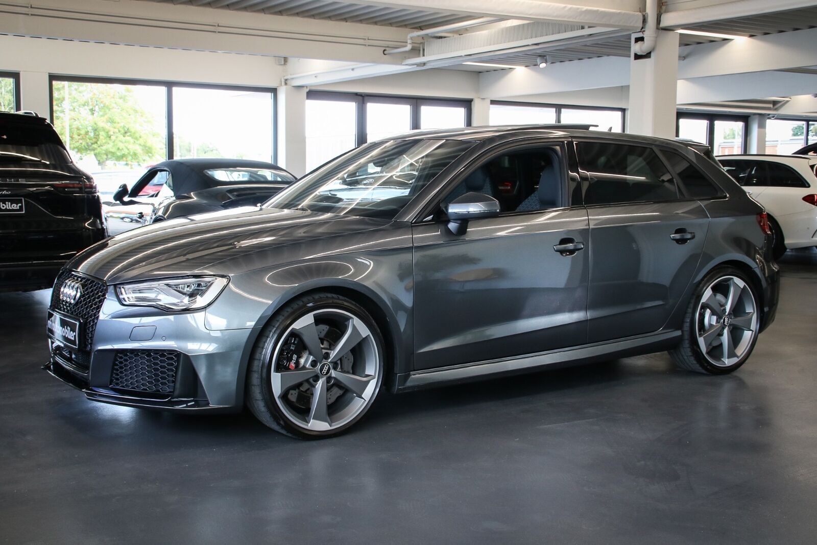 Grå Audi RS3 fra 2016
