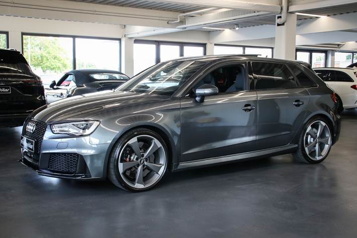 Grå Audi RS3 fra 2016
