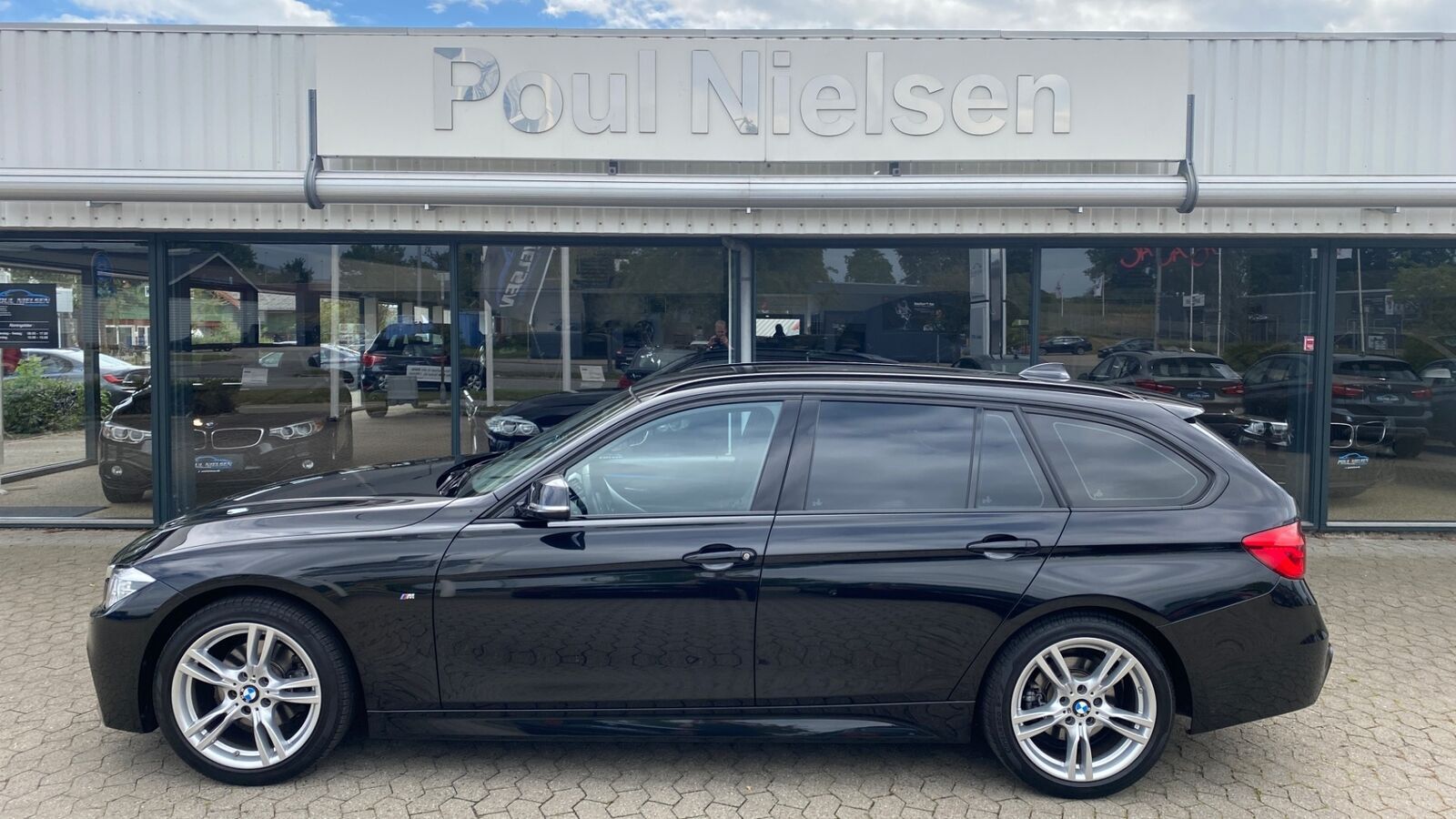 Grå BMW 320d fra 2019