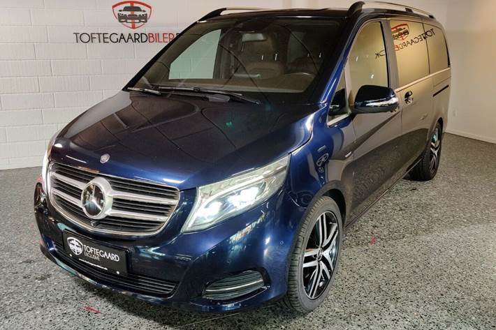 Blå Mercedes V250 d fra 2015