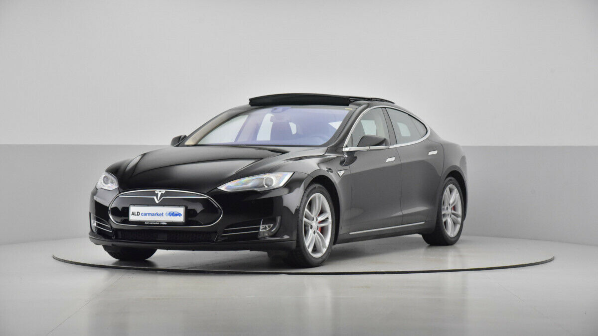 Sort Tesla Model S fra 2014