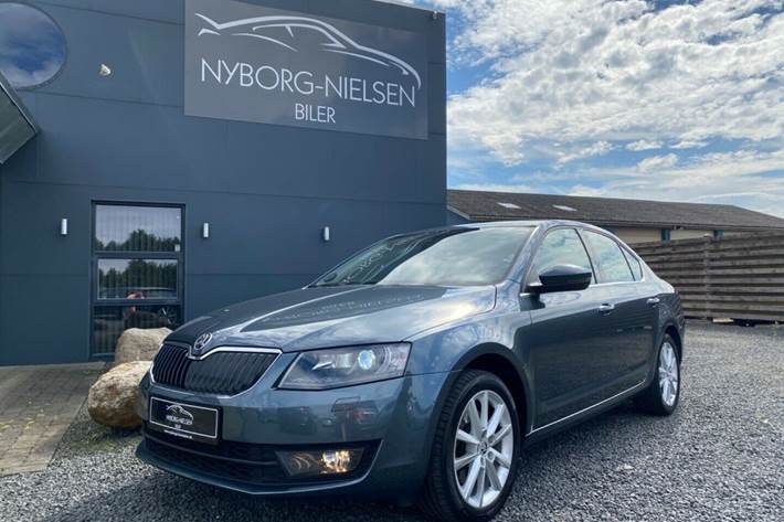 Grå Skoda Octavia fra 2015