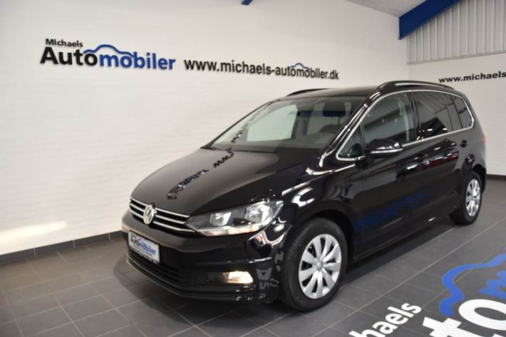 Grå VW Touran fra 2018