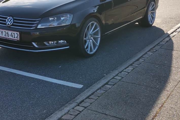 Sort VW Passat fra 2010