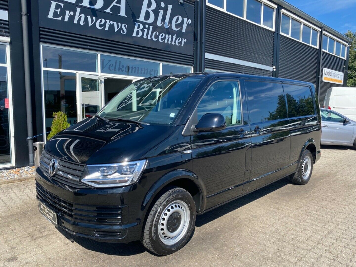 Sort VW Transporter fra 2016