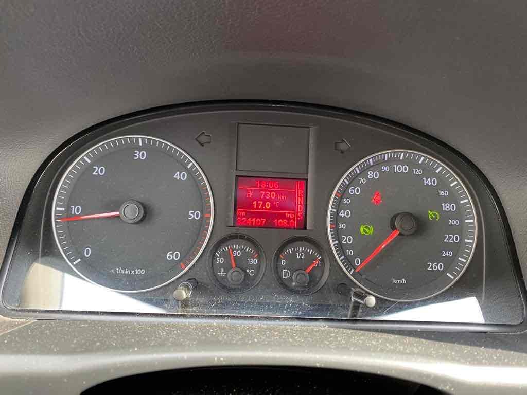 Blå VW Touran fra 2006