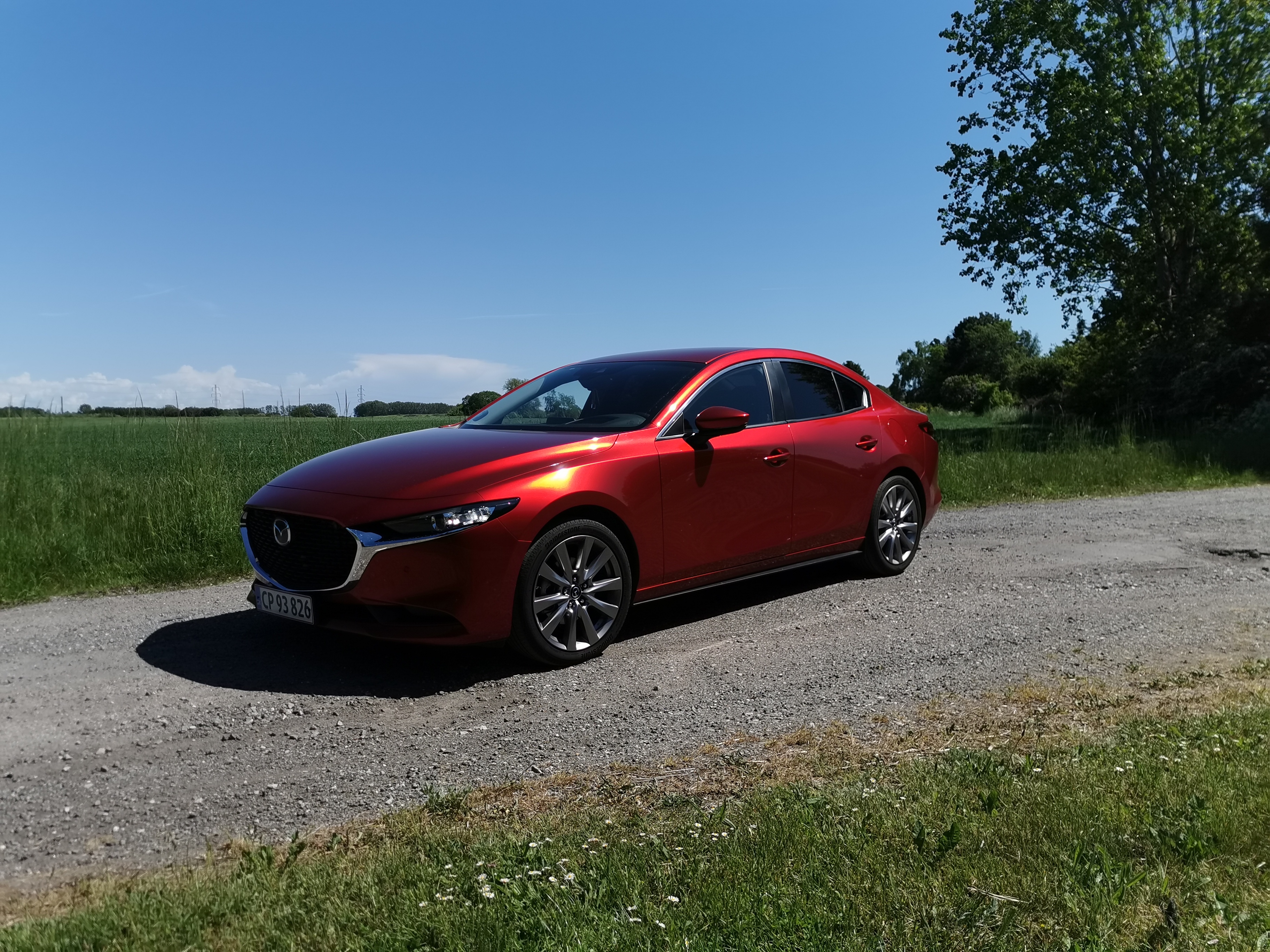 Rød Mazda 3 fra 2019