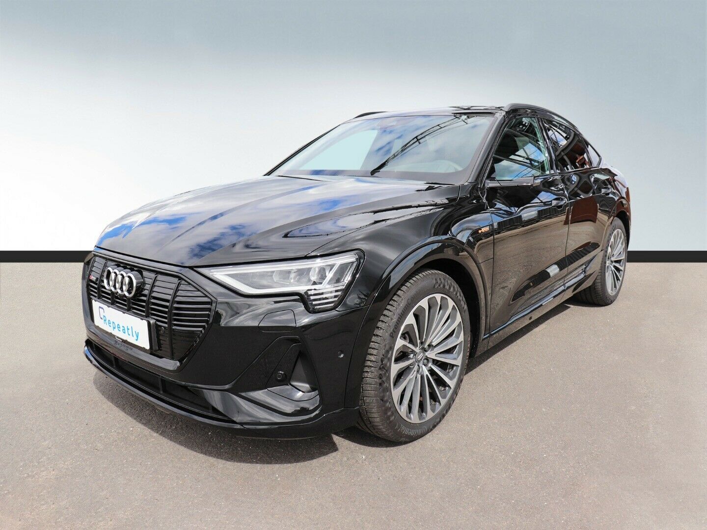 Grå Audi e-tron fra 2020