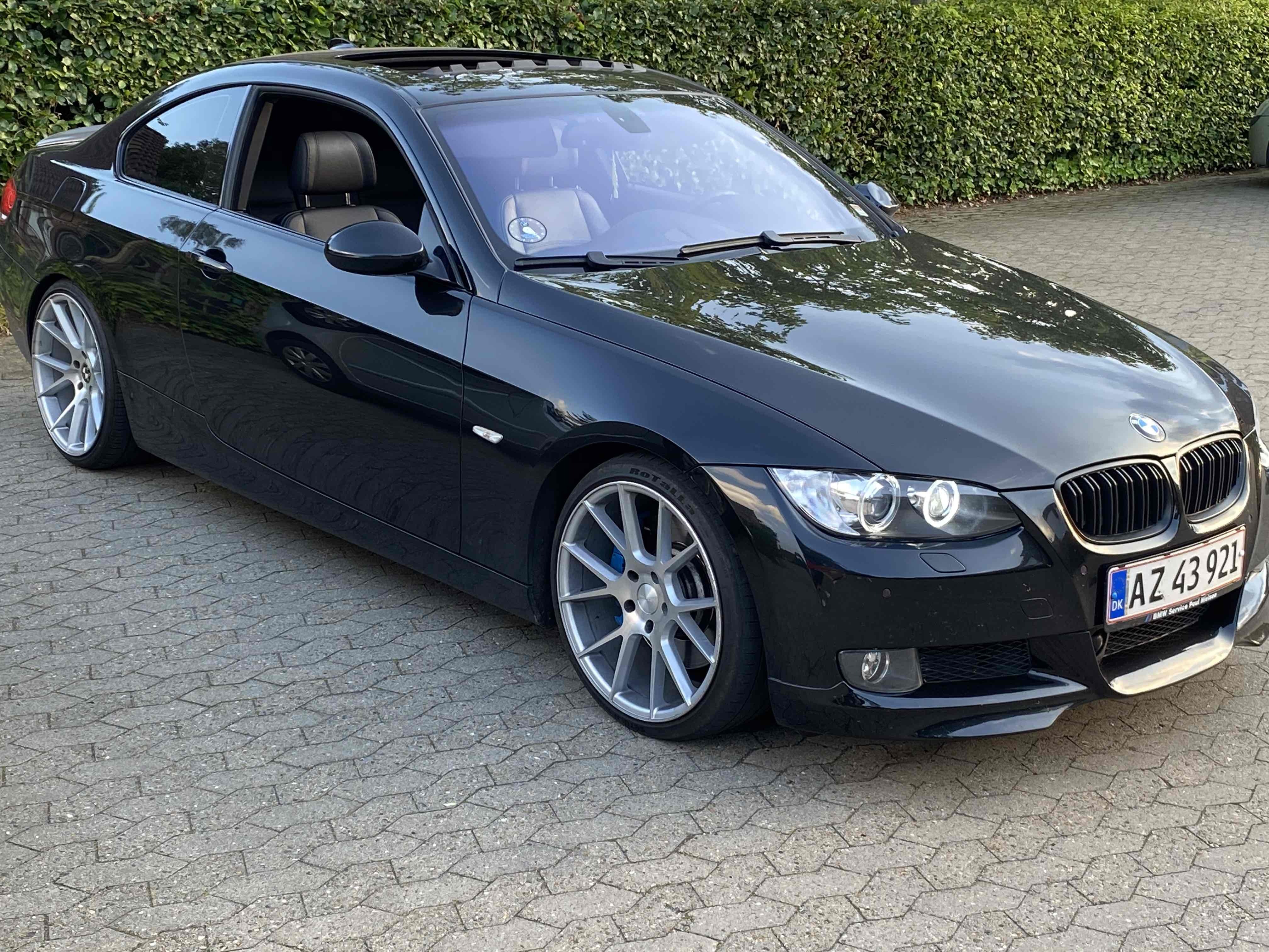 Sort BMW 335 fra 2007