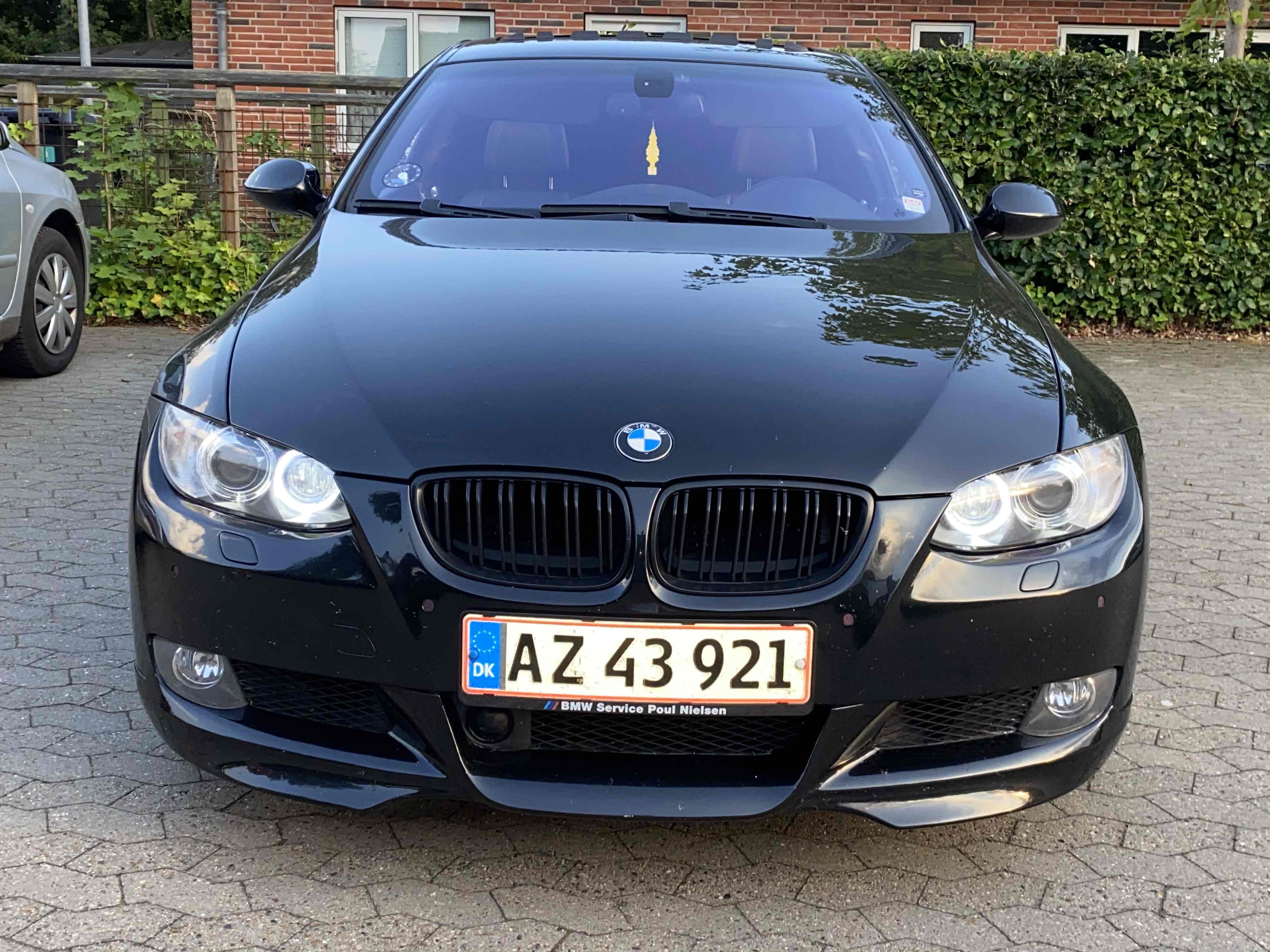 Sort BMW 335 fra 2007
