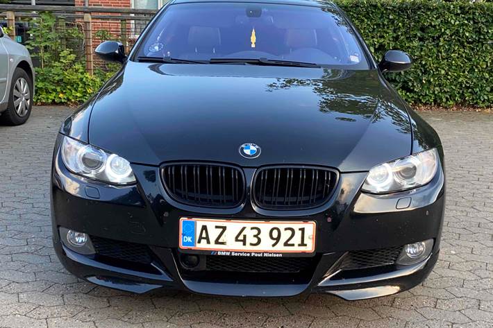 Sort BMW 335 fra 2007