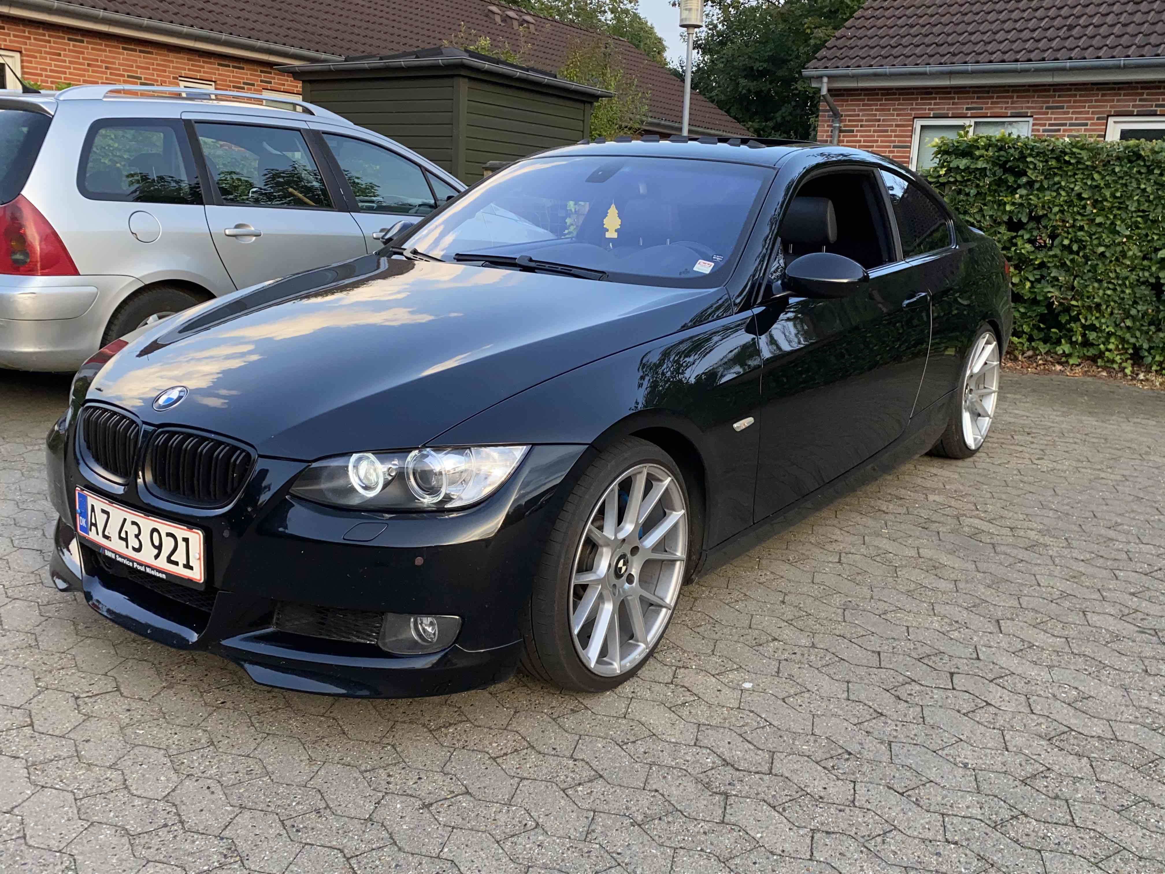Sort BMW 335 fra 2007