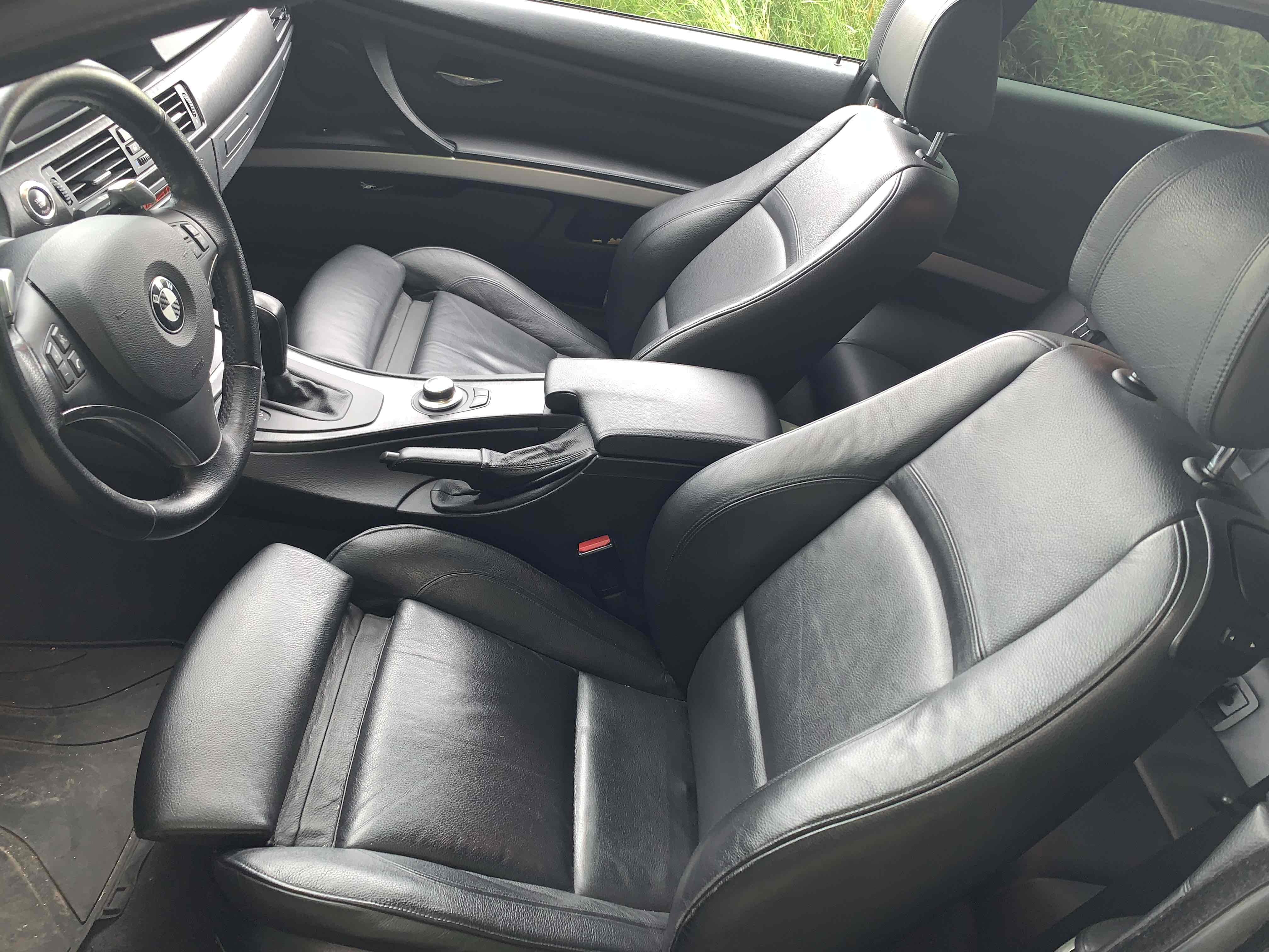 Sort BMW 335 fra 2007