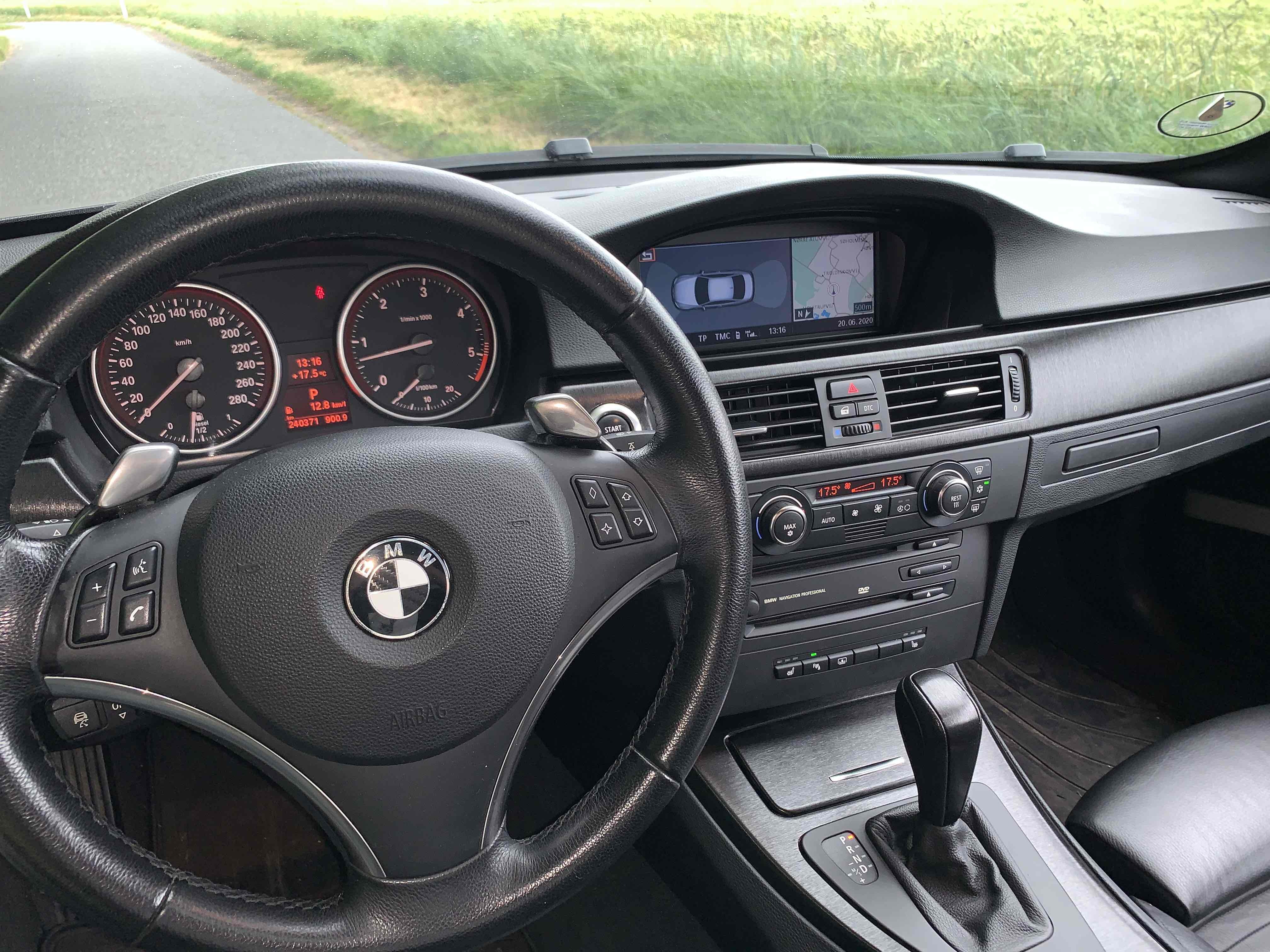 Sort BMW 335 fra 2007