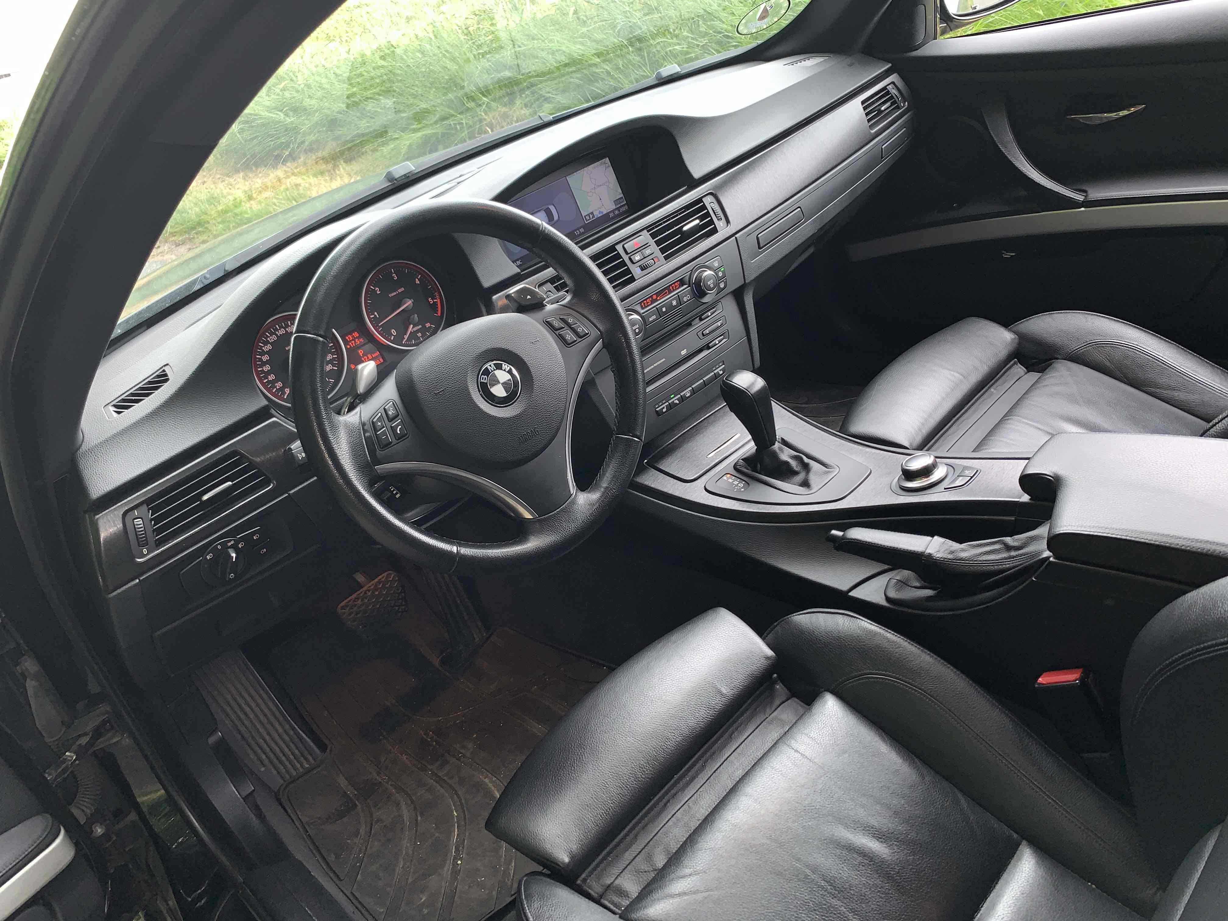 Sort BMW 335 fra 2007