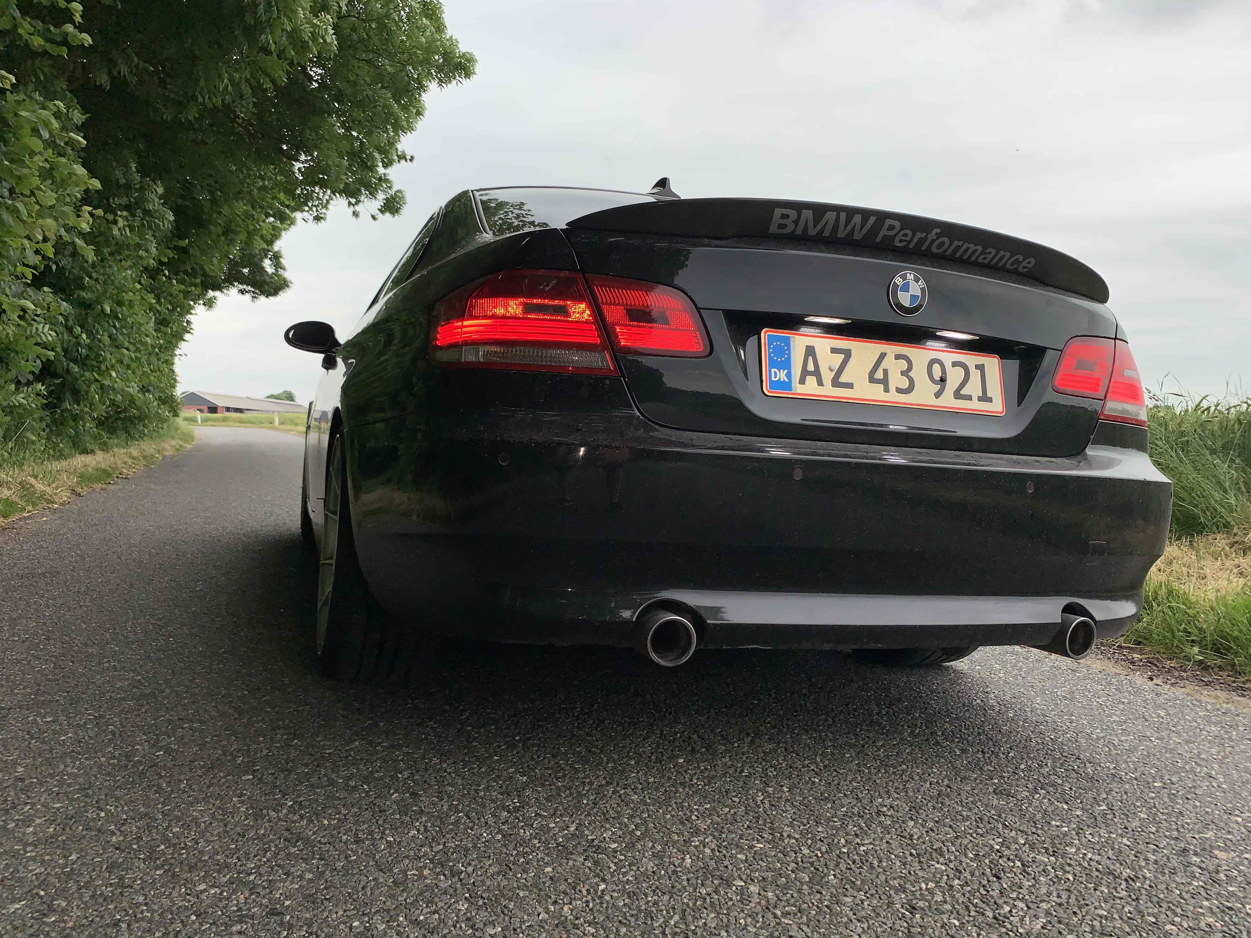 Sort BMW 335 fra 2007