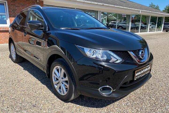 Sort Nissan Qashqai fra 2016