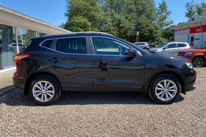 Sort Nissan Qashqai fra 2016