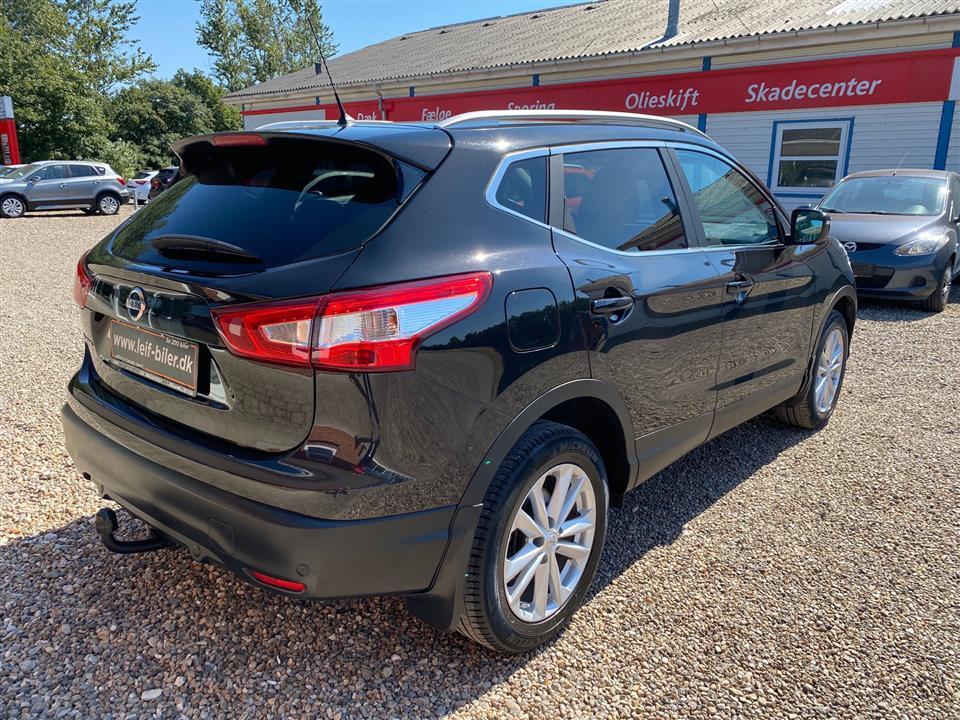 Sort Nissan Qashqai fra 2016