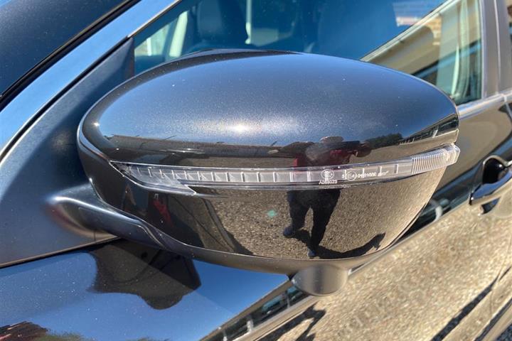 Sort Nissan Qashqai fra 2016