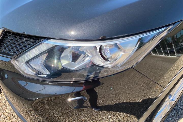 Sort Nissan Qashqai fra 2016