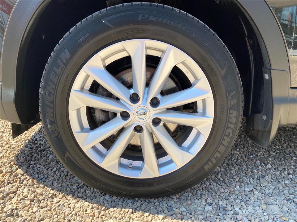 Sort Nissan Qashqai fra 2016