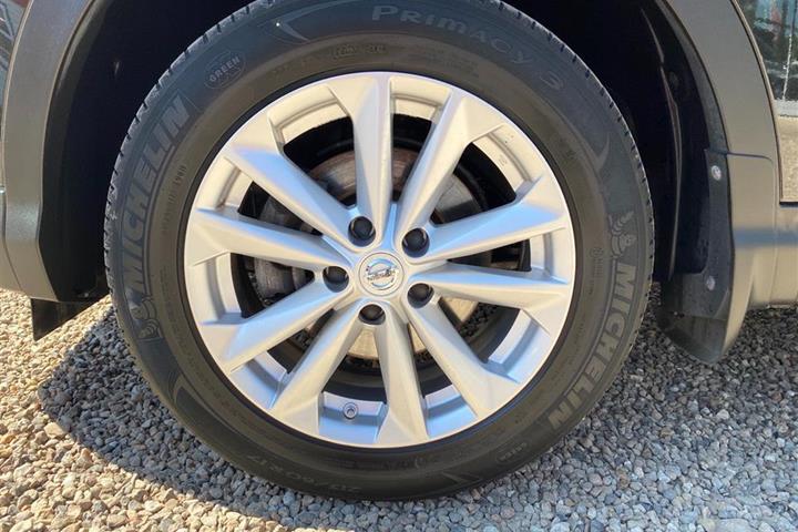 Sort Nissan Qashqai fra 2016