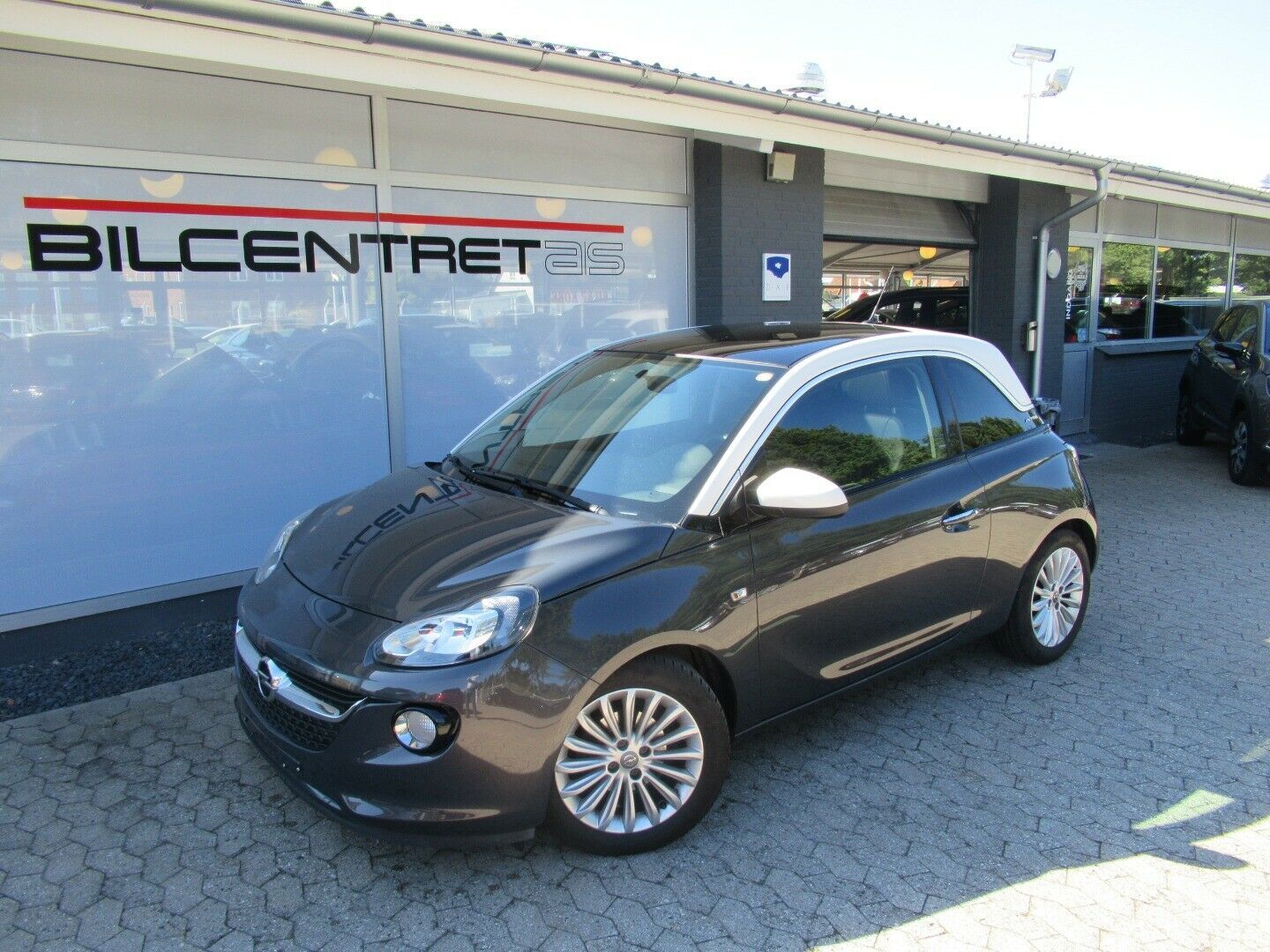 Grå Opel Adam fra 2014