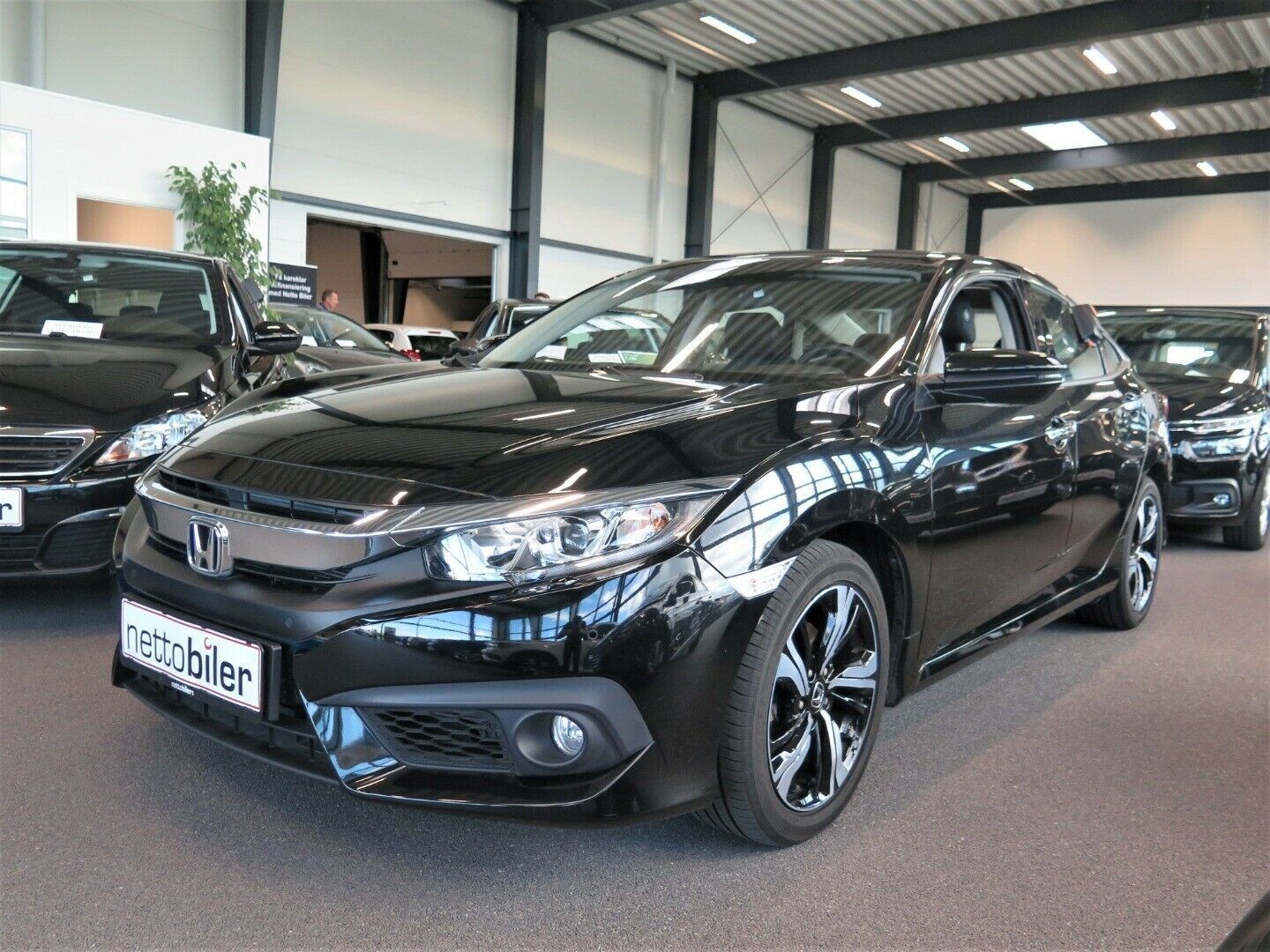 Guide til Honda Civic 2.0 i-MMD e:HEV Advance e-CVT (Årgang 10/2022 og frem)