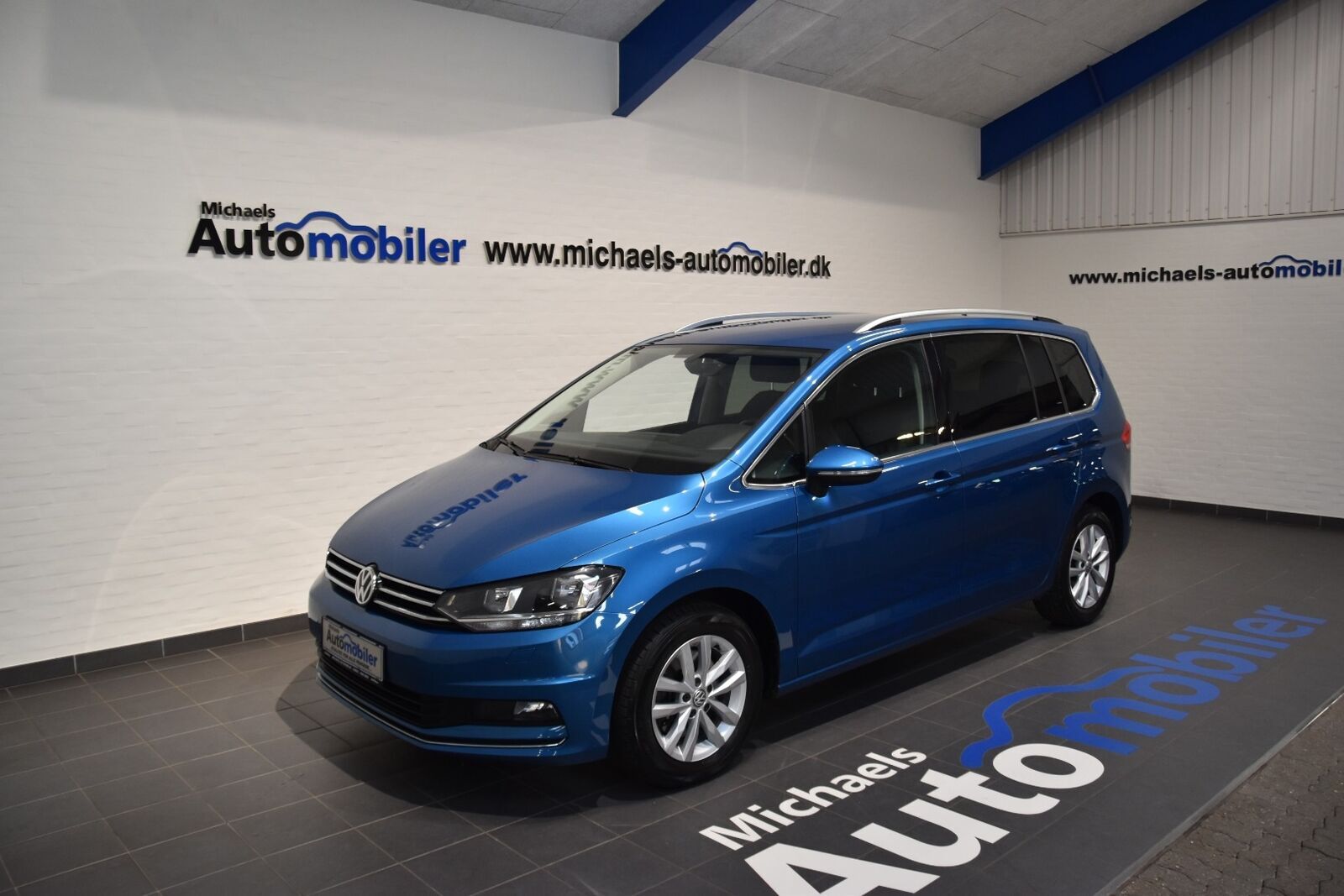 Blå VW Touran fra 2018