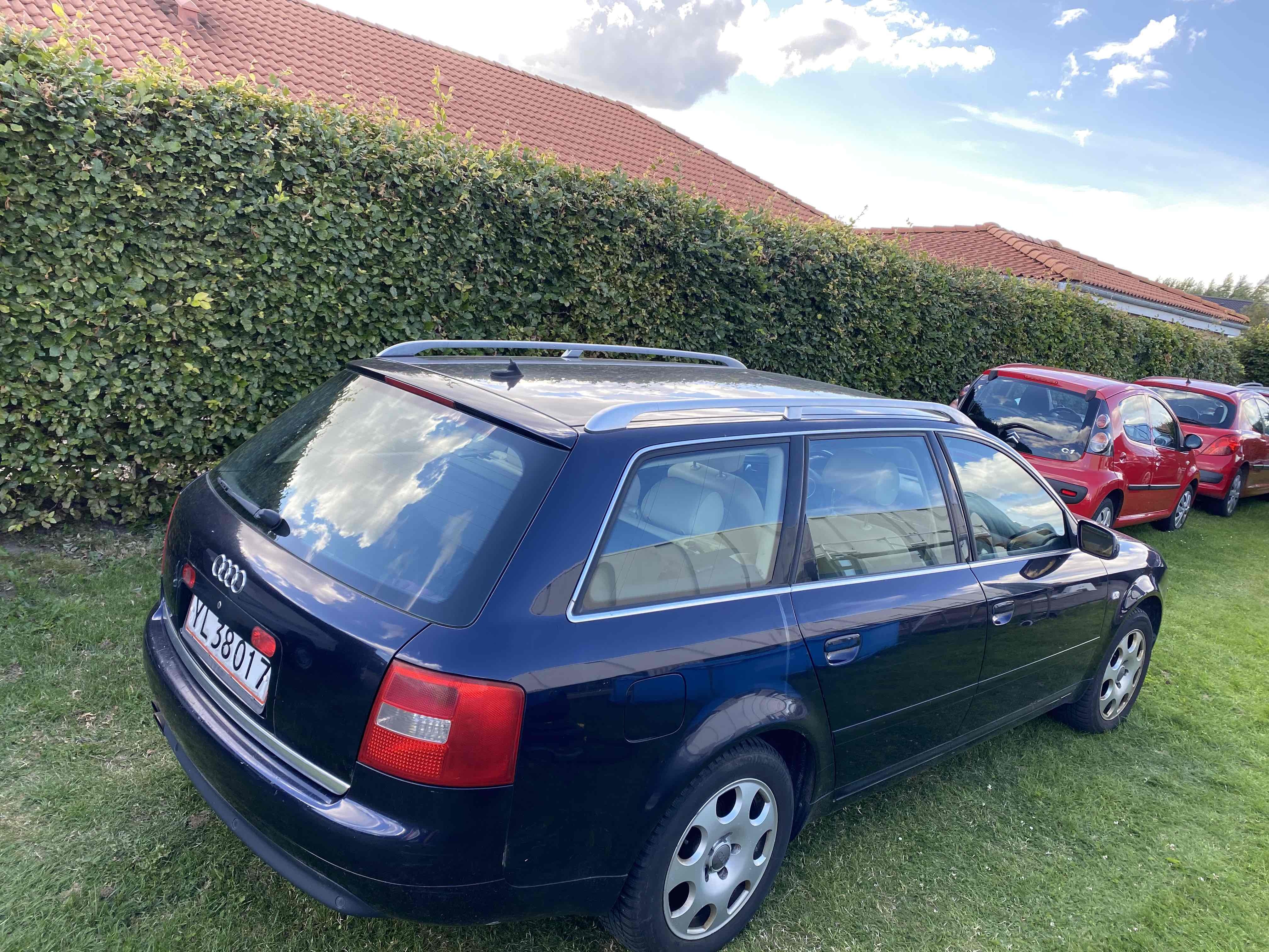 Blå Audi A6 fra 2001